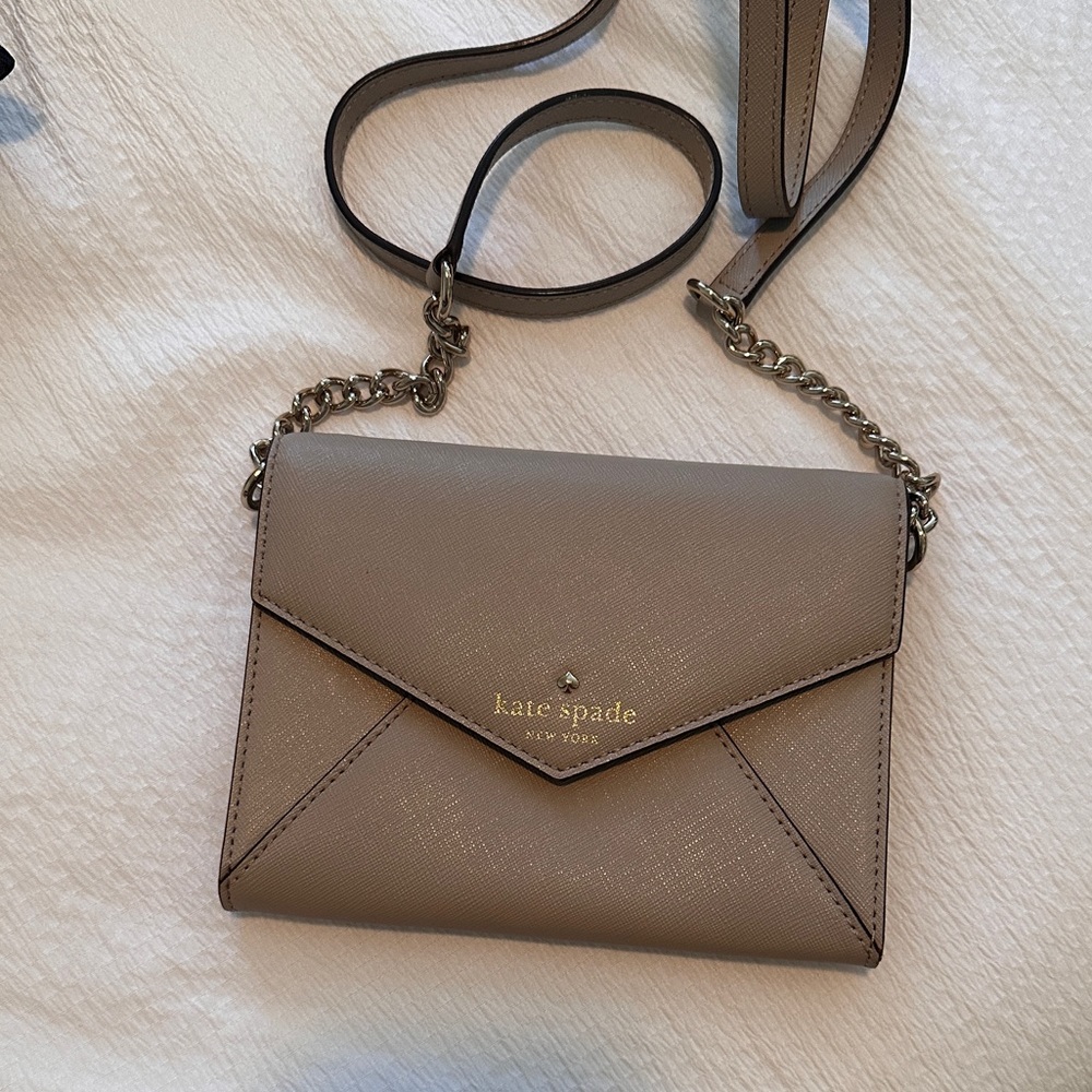 Kate Spade Tan Crossbody Bag with Sleek Design